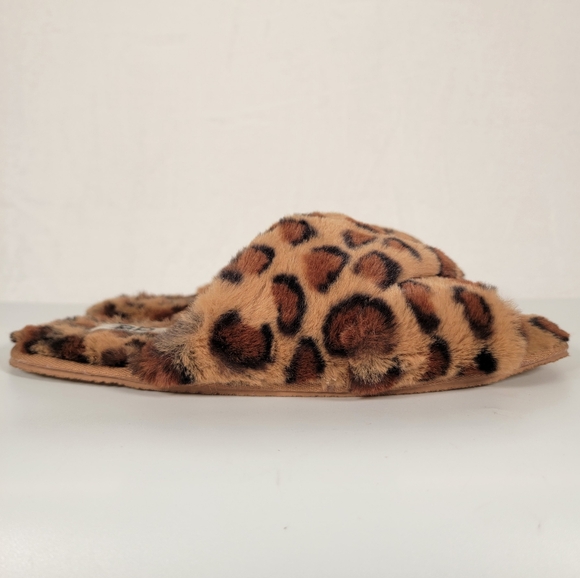 BP. Mae Faux Fur Criss-Cross Slippers in Leopard, Size L - Picture 2 of 13